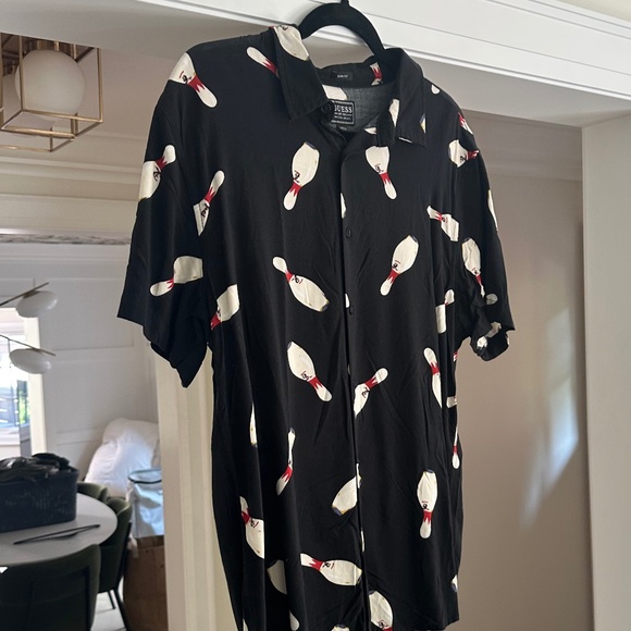 Men's GUESS Slim Fit Short Sleeve Collared Bowling Shirt - Size Men's L - Picture 3 of 14